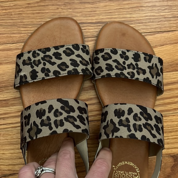 andre assous featherweights elastic sandal in animal print size 7 made in Spain - Picture 15 of 16